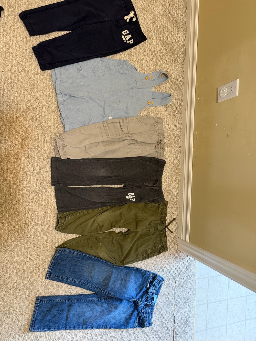 Lot of 21 Pieces - 4T Clothing - Picture 5 of 9